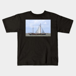 Sailing ship on the IJsselmeer Kids T-Shirt